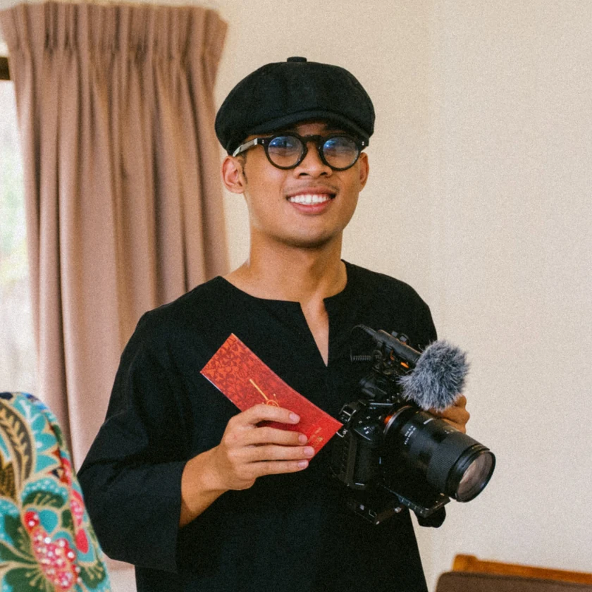 Shahrul Haziq, filmmaker, holding his camera