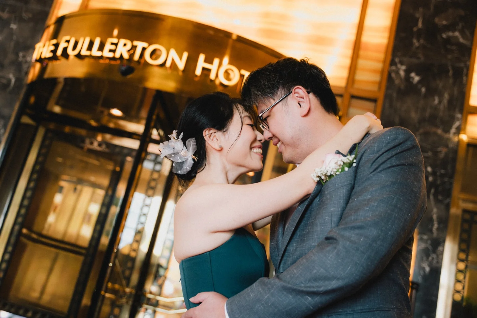 Ignatius and Li Yuan holding each other close outside The Fullerton Hotel
